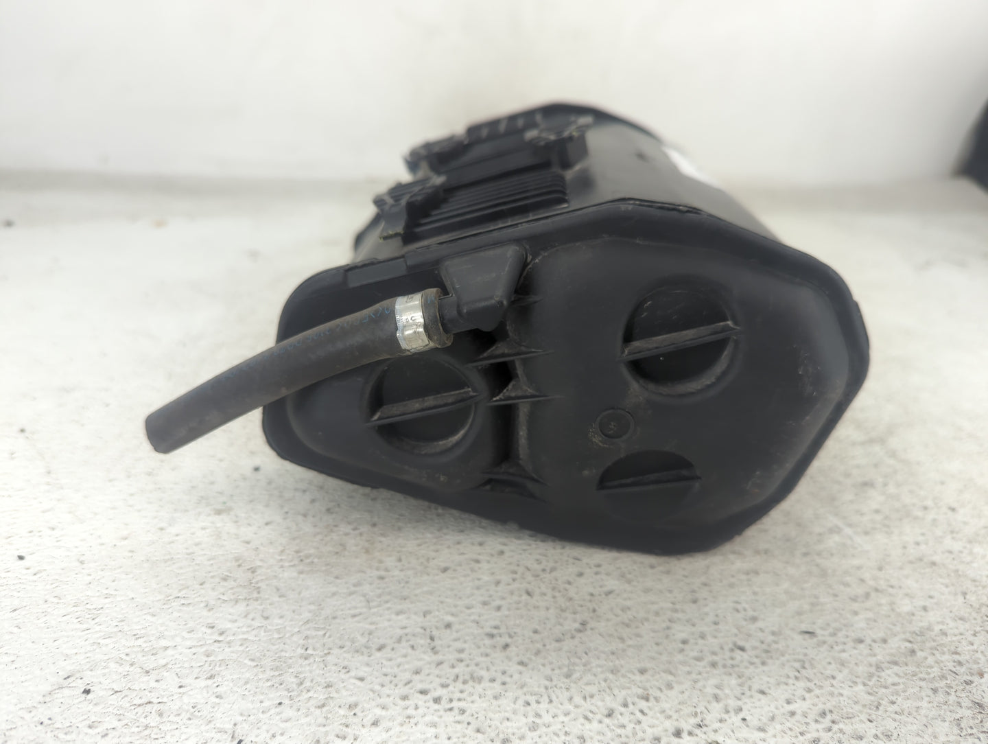 2008 Mercedes-benz C300 Fuel Vapor Charcoal Canister - Oemusedautoparts1.com