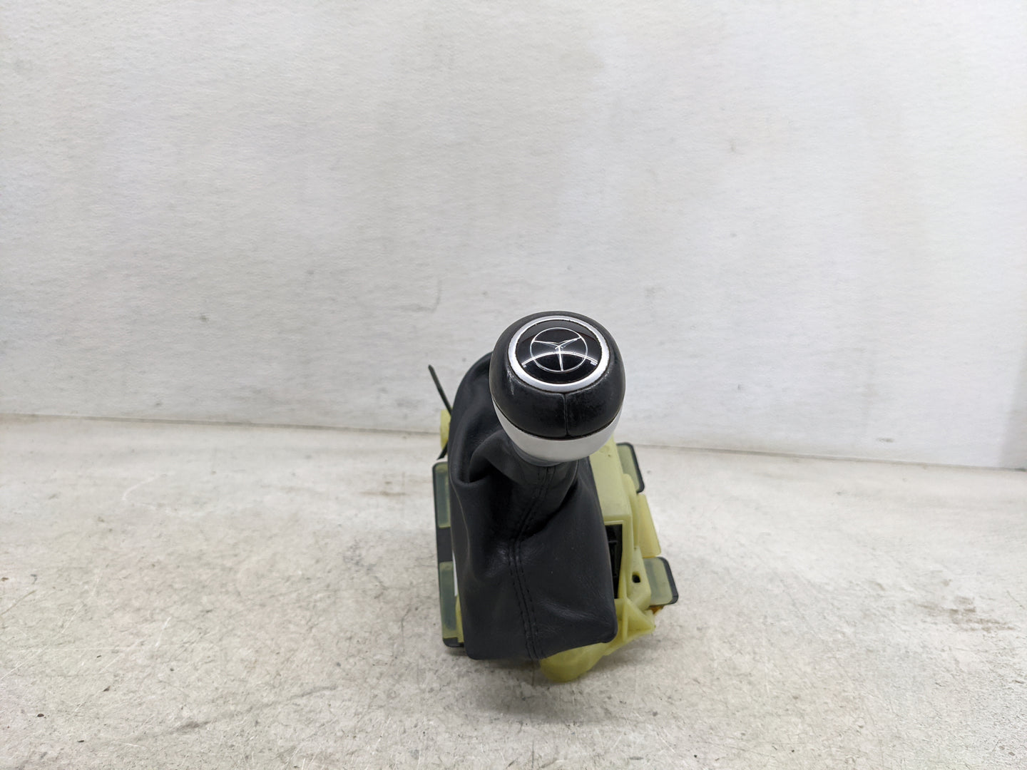 2008 Mercedes-benz E-class Floor Console Assembly Shifter - Oemusedautoparts1.com