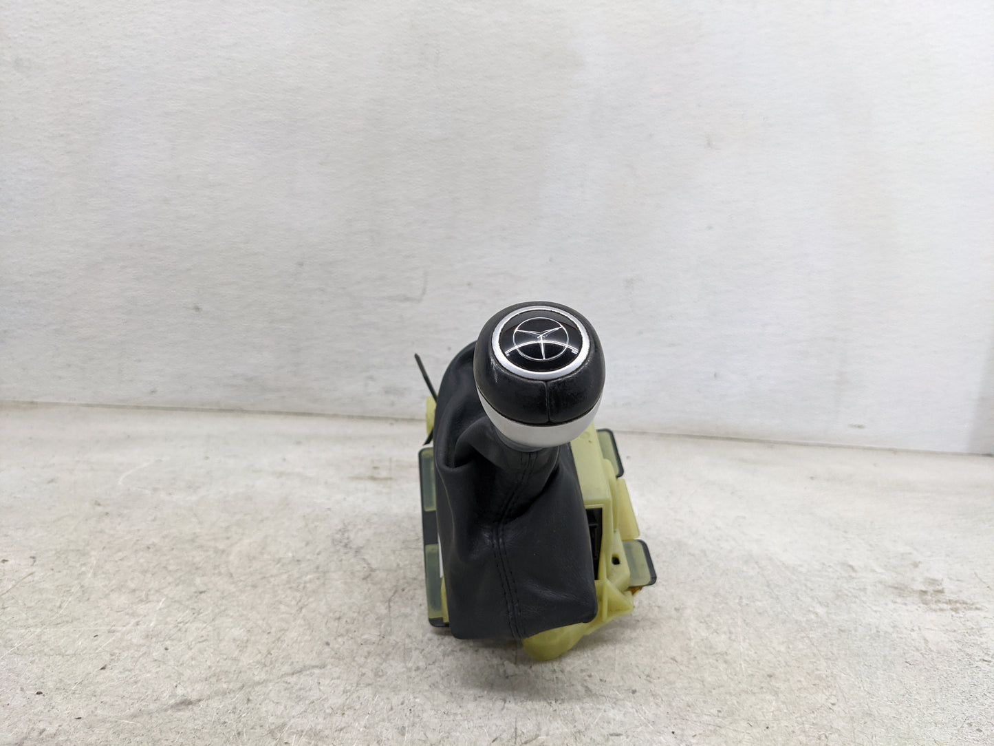 2008 Mercedes-benz E-class Floor Console Assembly Shifter - Oemusedautoparts1.com