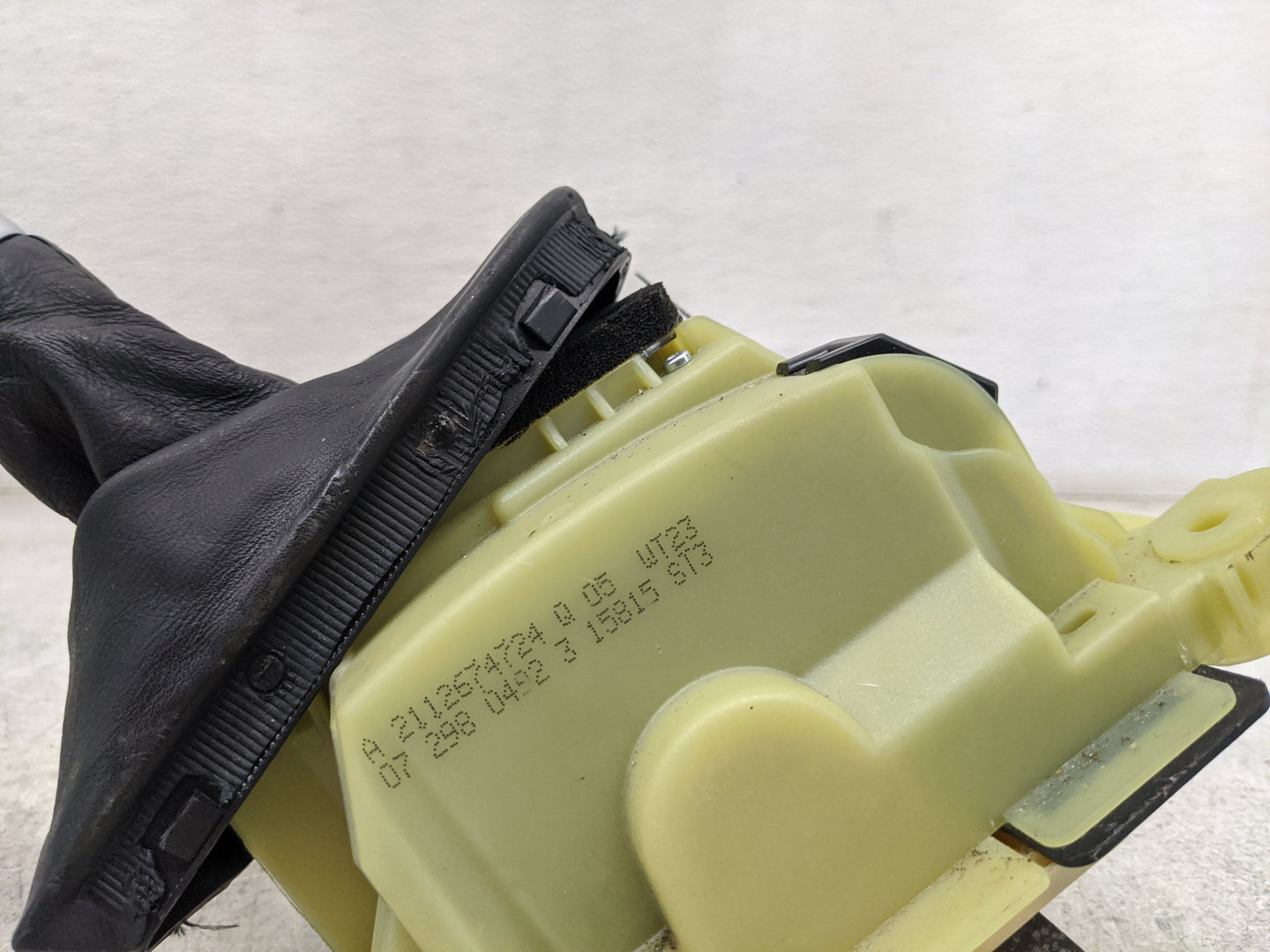 2008 Mercedes-benz E-class Floor Console Assembly Shifter - Oemusedautoparts1.com