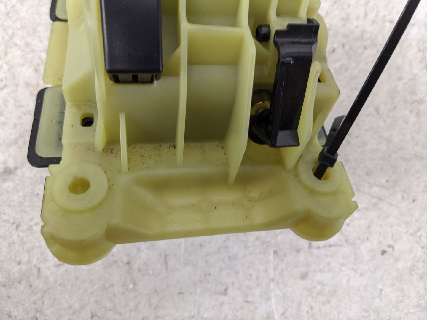 2008 Mercedes-benz E-class Floor Console Assembly Shifter - Oemusedautoparts1.com