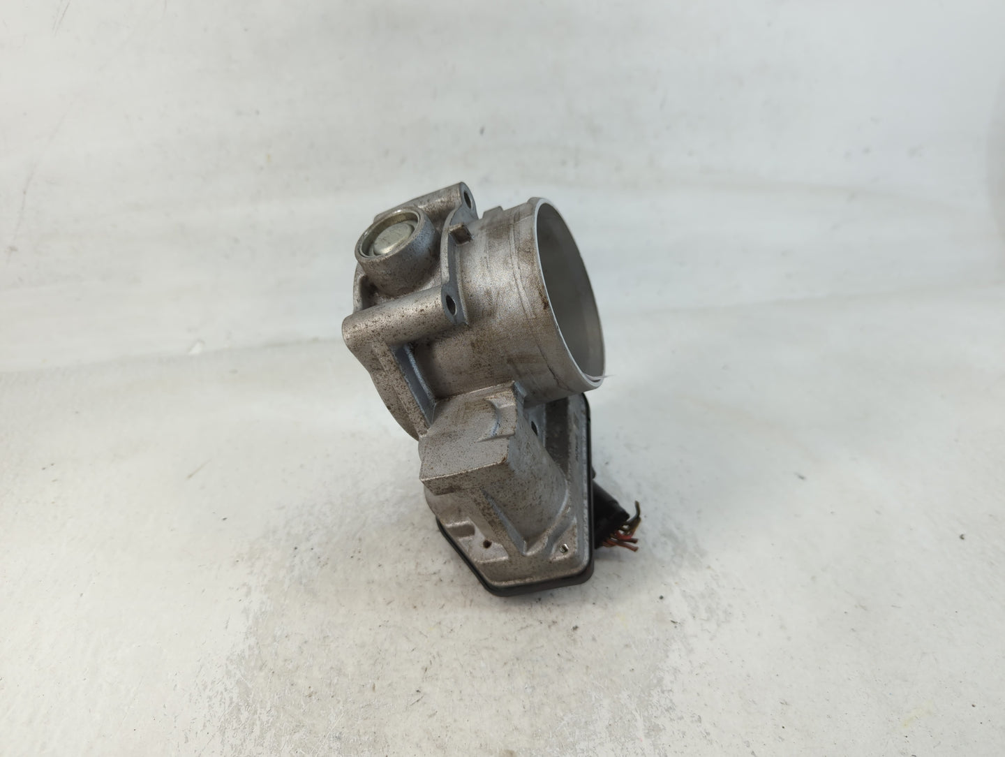 2008 Mercedes-Benz E250 Throttle Body P/N:ETB0048 Fits Fits 2007 2009 2010 2011 2012 2013 2014 OEM Used Auto Parts - Oemused