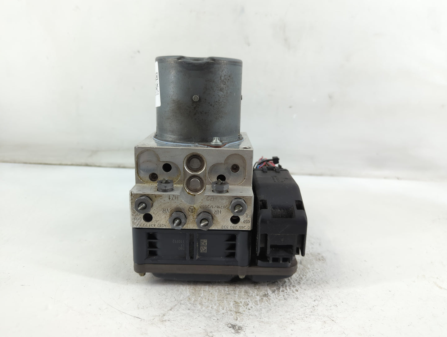 2008 Mercedes-Benz E250 ABS Pump Control Module Replacement P/N:120718/1/2557 0 265 250 533 Fits OEM Used Auto Parts - Oemus
