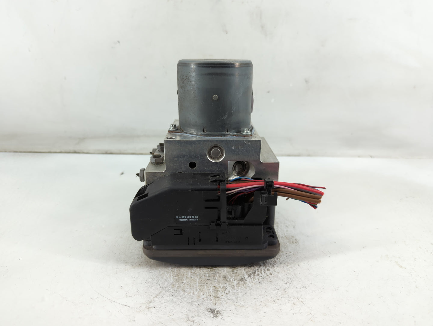 2008 Mercedes-Benz E250 ABS Pump Control Module Replacement P/N:120718/1/2557 0 265 250 533 Fits OEM Used Auto Parts - Oemus