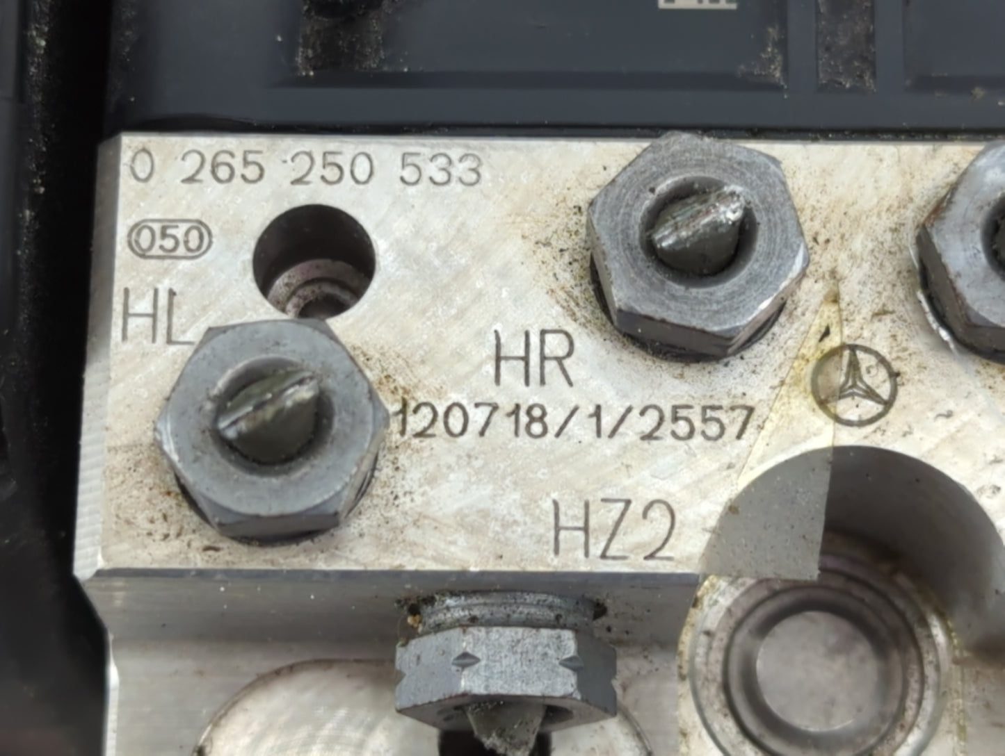 2008 Mercedes-Benz E250 ABS Pump Control Module Replacement P/N:120718/1/2557 0 265 250 533 Fits OEM Used Auto Parts - Oemus