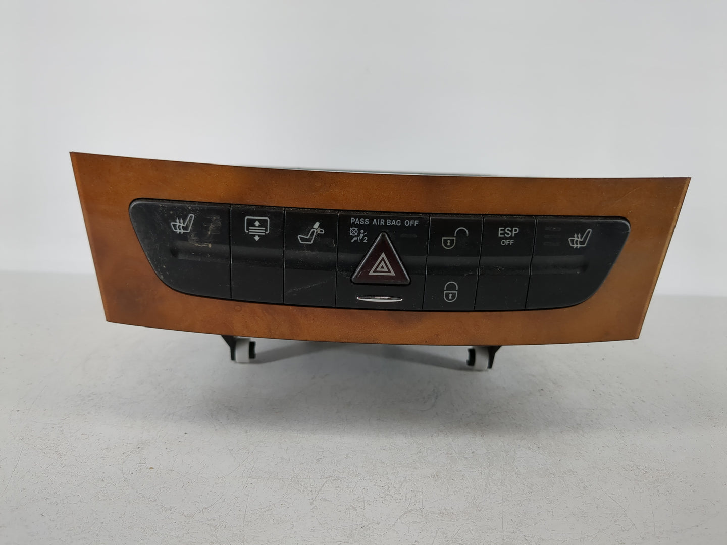 2008 Mercedes-Benz E350 Radio AM FM Cd Player Receiver Replacement P/N:A211 680 0552 Fits OEM Used Auto Parts - Oemusedautop