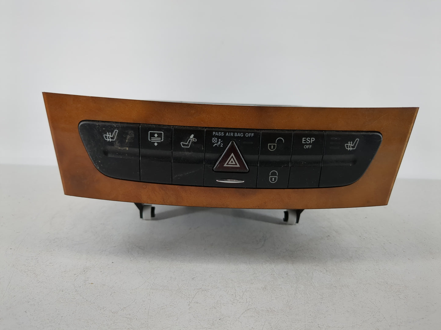 2008 Mercedes-Benz E350 Radio AM FM Cd Player Receiver Replacement P/N:A211 680 0552 Fits OEM Used Auto Parts - Oemusedautop