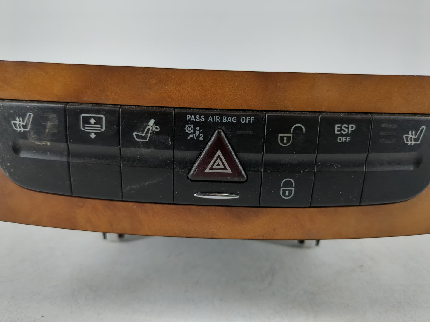 2008 Mercedes-Benz E350 Radio AM FM Cd Player Receiver Replacement P/N:A211 680 0552 Fits OEM Used Auto Parts - Oemusedautop