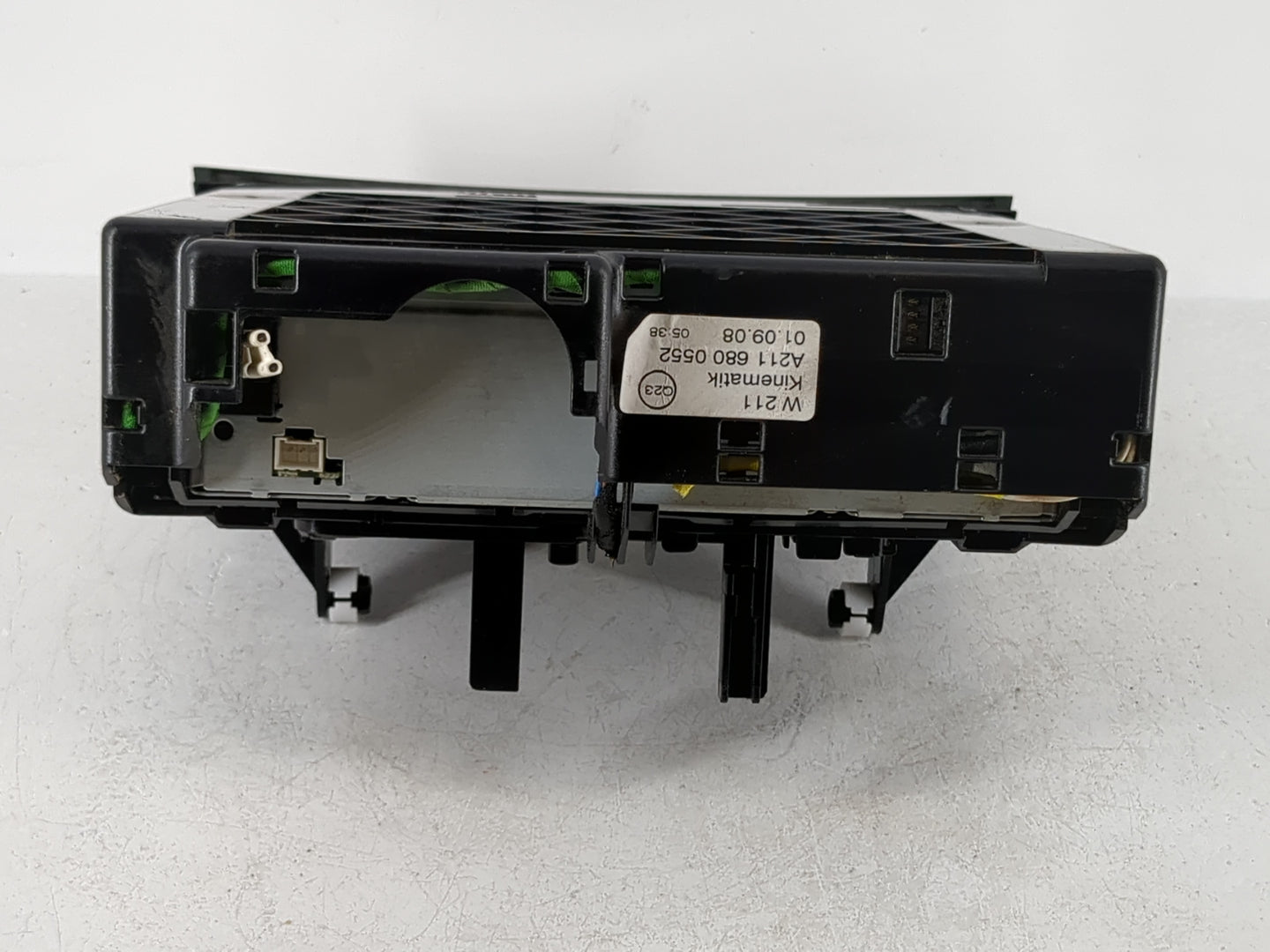 2008 Mercedes-Benz E350 Radio AM FM Cd Player Receiver Replacement P/N:A211 680 0552 Fits OEM Used Auto Parts - Oemusedautop