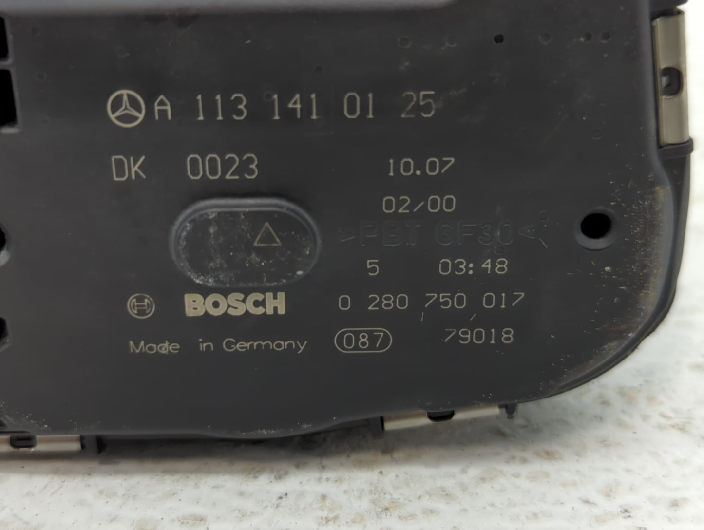 2007-2011 Mercedes-Benz E350 Throttle Body P/N:A 113 141 01 25 1131410125 Fits OEM Used Auto Parts - Oemusedautoparts1.com