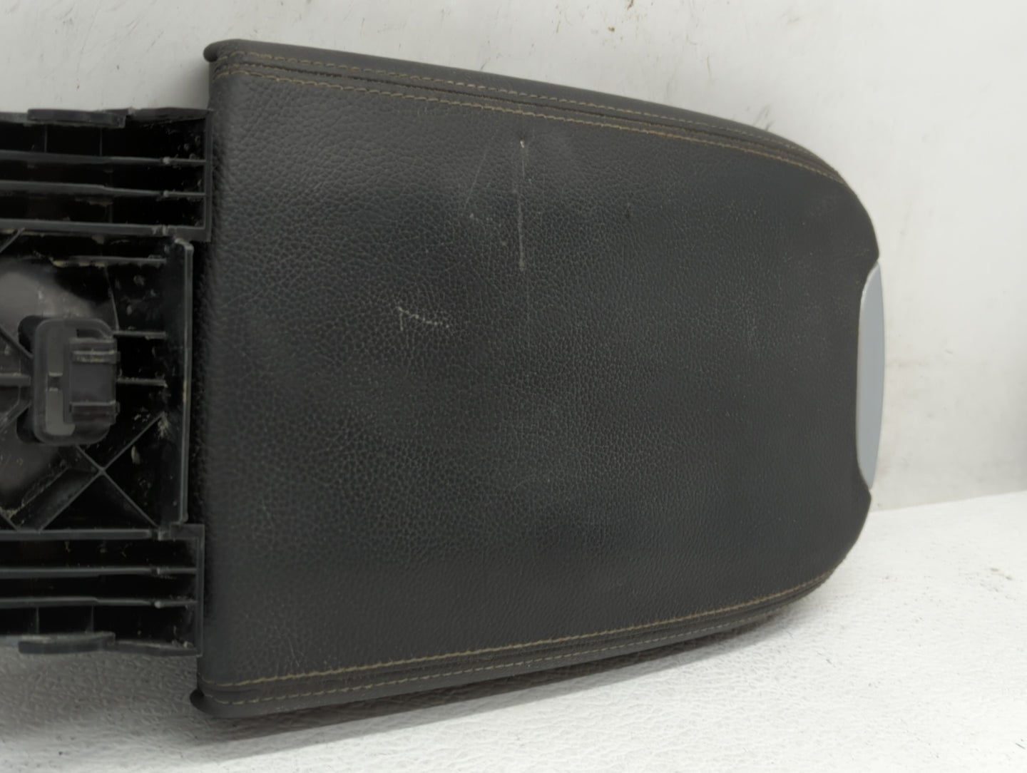 2008 Mercedes-benz Gl450 Center Console Armrest Cover Lid - Oemusedautoparts1.com