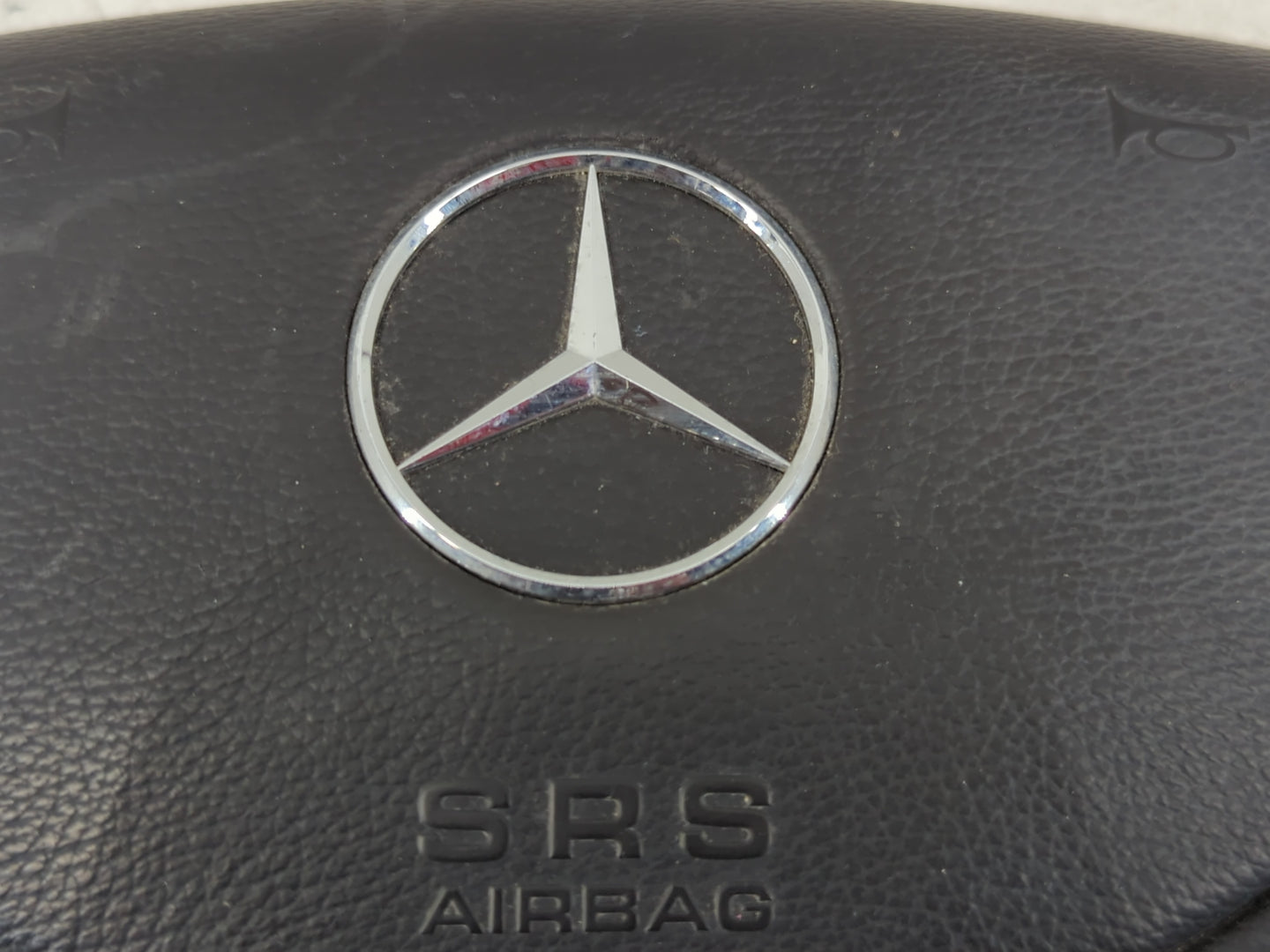 2008 Mercedes-Benz Mercedes E-Class Air Bag Driver Left Steering Wheel Mounted Fits OEM Used Auto Parts - Oemusedautoparts1.