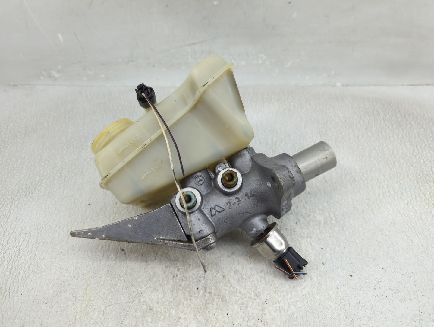 Mercedes-benz Ml250 Brake Master Cylinder 1311363 - Oemusedautoparts1.com
