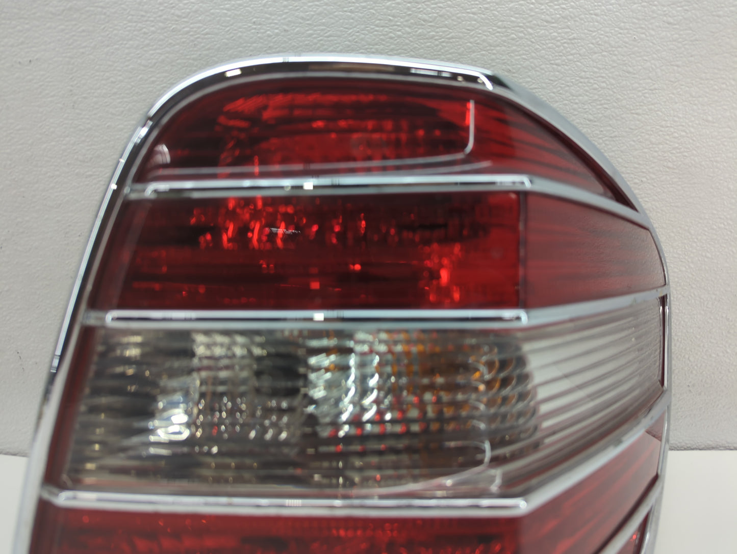 2007-2008 Mercedes-Benz Ml320 Tail Light Assembly Passenger Right OEM P/N:404182R Fits Fits 2006 2007 2008 OEM Used Auto Par