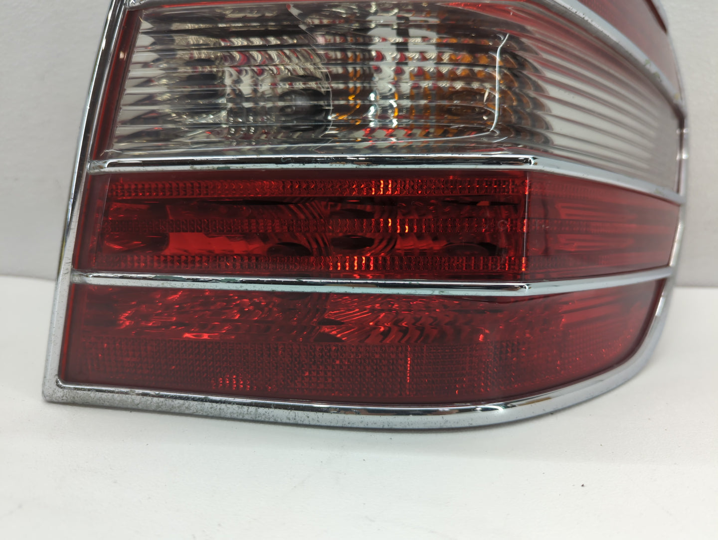 2007-2008 Mercedes-Benz Ml320 Tail Light Assembly Passenger Right OEM P/N:404182R Fits Fits 2006 2007 2008 OEM Used Auto Par