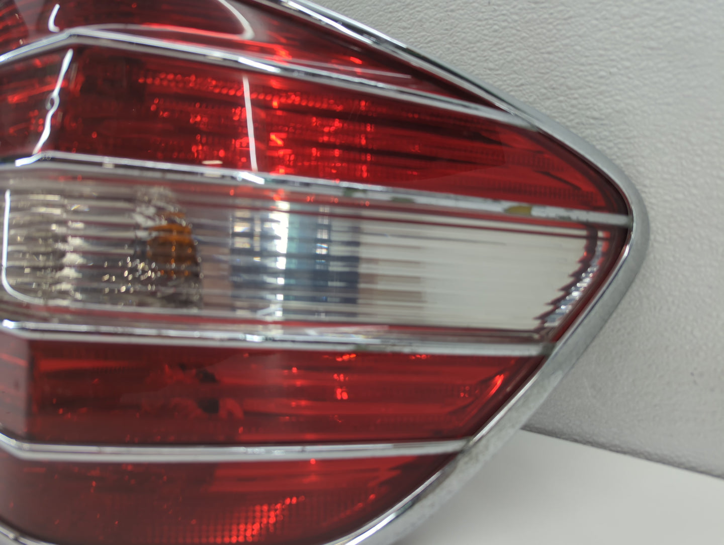 2007-2008 Mercedes-Benz Ml320 Tail Light Assembly Passenger Right OEM P/N:404182R Fits Fits 2006 2007 2008 OEM Used Auto Par