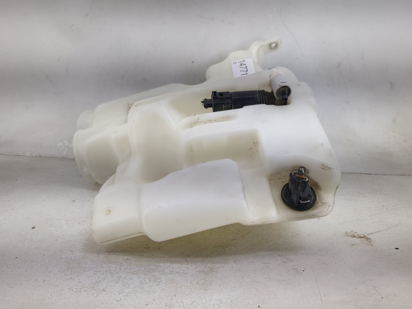 2006 Mercedes-benz Ml350 Windshield Washer Fluid Reservoir Bottle Oem 1477116 - Oemusedautoparts1.com
