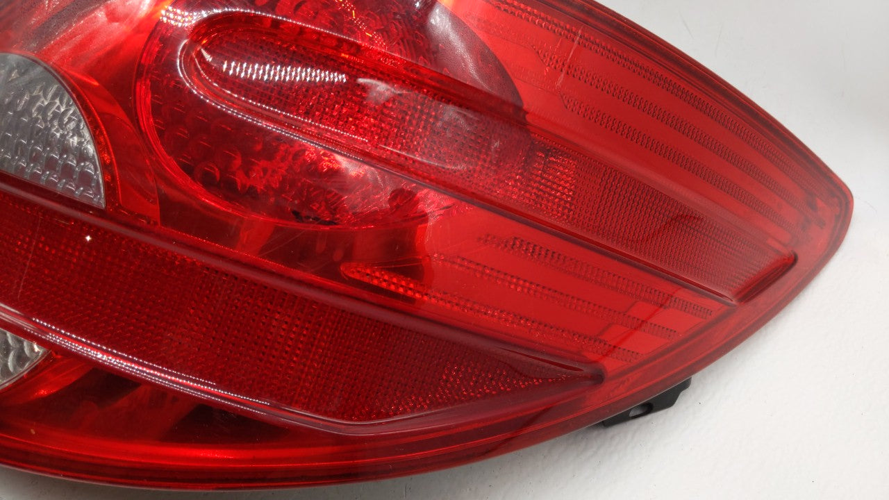 2007-2009 Mercedes-Benz R320 Tail Light Assembly Passenger Right OEM P/N:251 820 16 64 2518201664 Fits OEM Used Auto Parts -