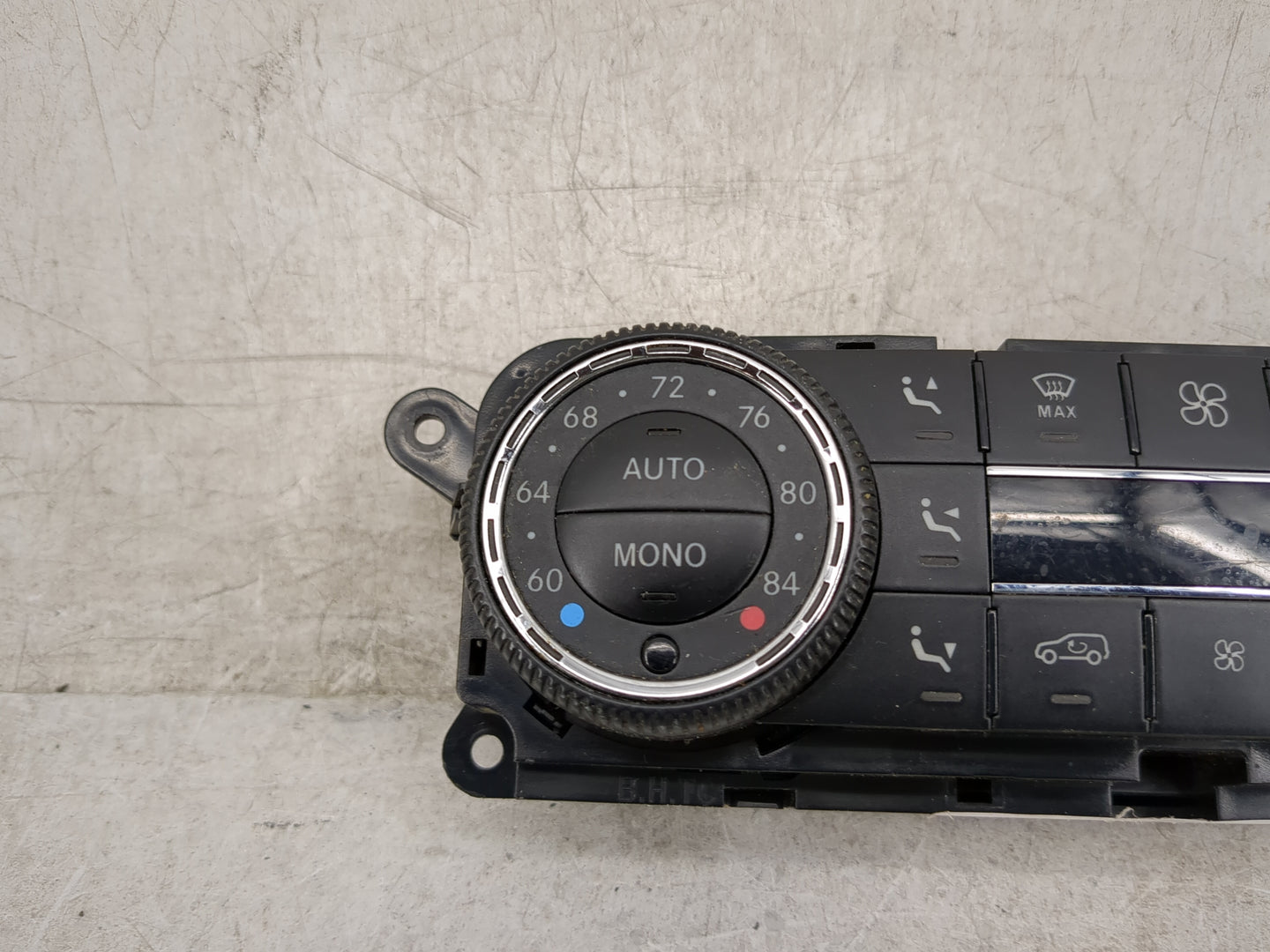 2008 Mercedes-Benz R350 Climate Control Module Temperature AC/Heater Replacement P/N:A251 820 61 89 A251 870 77 89 Fits Fits