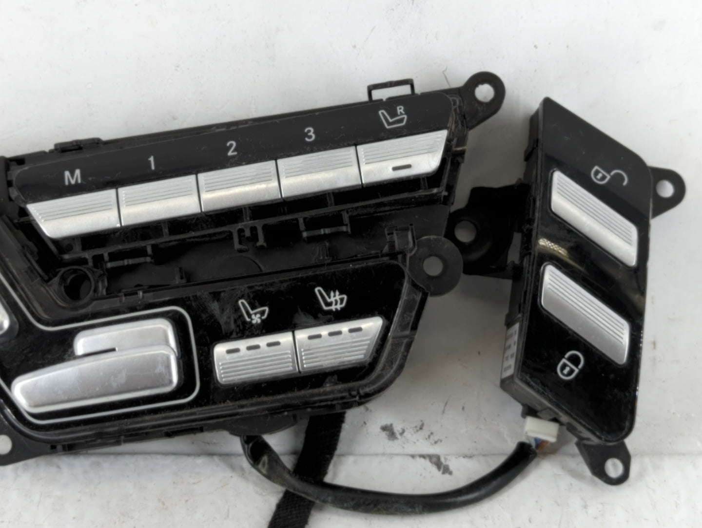 2007-2013 Mercedes-Benz S550 Power Mirror Switch Replacement Driver Side Left P/N:10378877 A 221 870 92 58 Fits OEM Used Aut