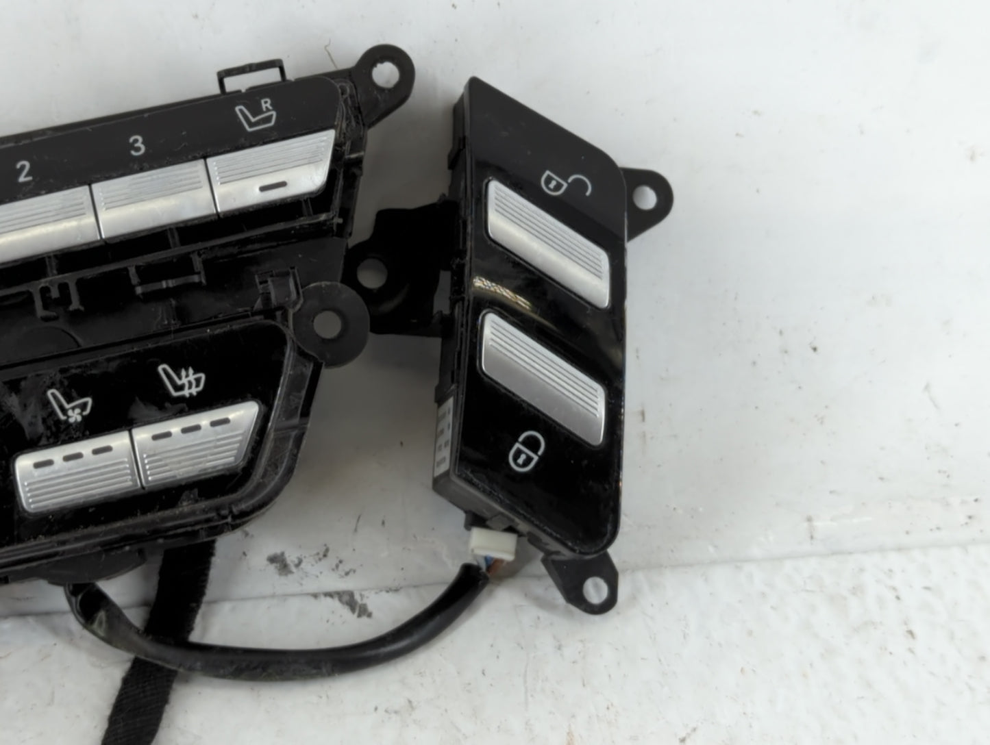 2007-2013 Mercedes-Benz S550 Power Mirror Switch Replacement Driver Side Left P/N:10378877 A 221 870 92 58 Fits OEM Used Aut