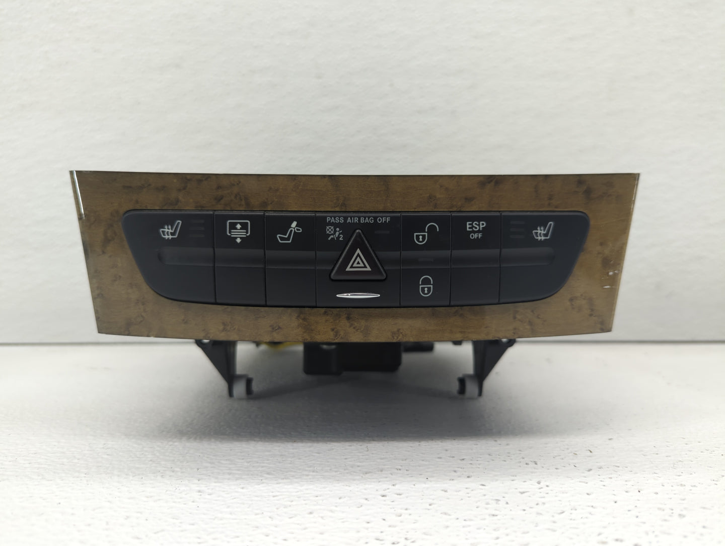 2005-2009 Mercedes-Benz Slk350 Radio AM FM Cd Player Receiver Replacement P/N:211 827 55 42 2118275542 Fits OEM Used Auto Pa