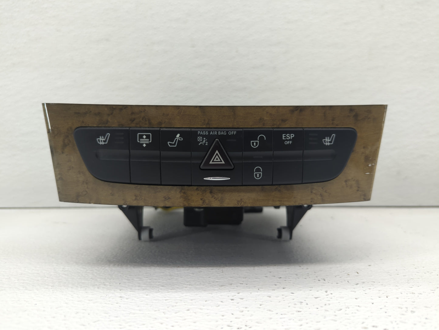 2005-2009 Mercedes-Benz Slk350 Radio AM FM Cd Player Receiver Replacement P/N:211 827 55 42 2118275542 Fits OEM Used Auto Pa