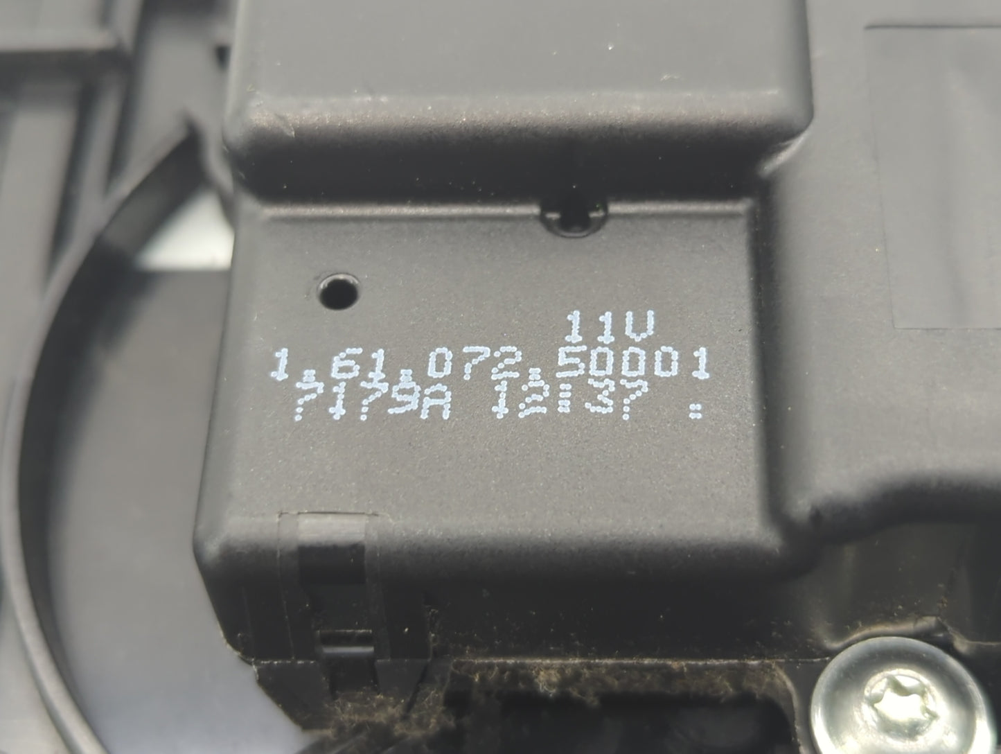 2005-2009 Mercedes-Benz Slk350 Radio AM FM Cd Player Receiver Replacement P/N:211 827 55 42 2118275542 Fits OEM Used Auto Pa