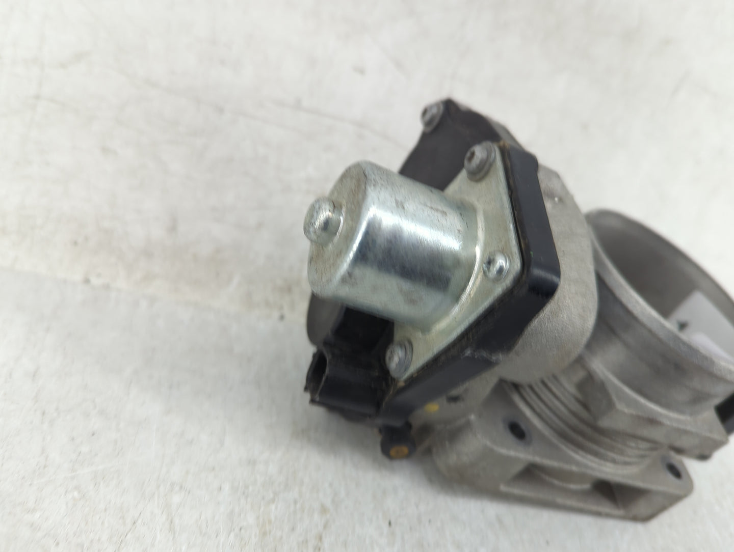 2005-2011 Mercury Grand Marquis Throttle Body Fits Fits 2004 2005 2006 2007 2008 2009 2010 2011 2012 2013 2014 2015 2016 OEM