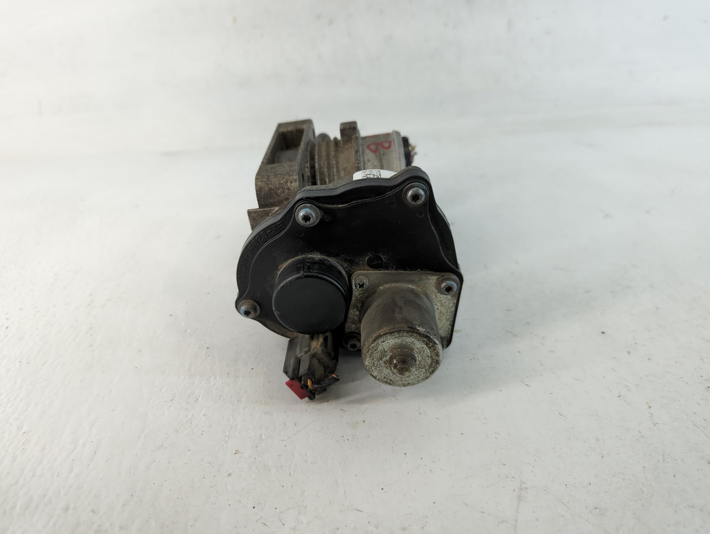 2005-2011 Mercury Grand Marquis Throttle Body P/N:110807 3 EE01A 6R3E-AB Fits OEM Used Auto Parts - Oemusedautoparts1.com