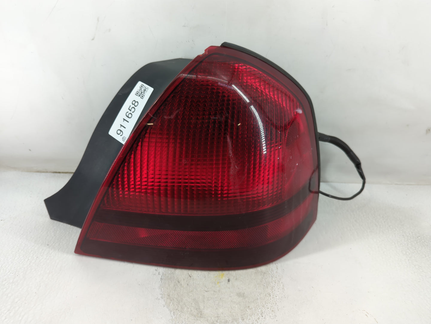 2003-2011 Mercury Grand Marquis Tail Light Assembly Passenger Right OEM P/N:7W7T-13407-AC 9304AA4440 Fits OEM Used Auto Part