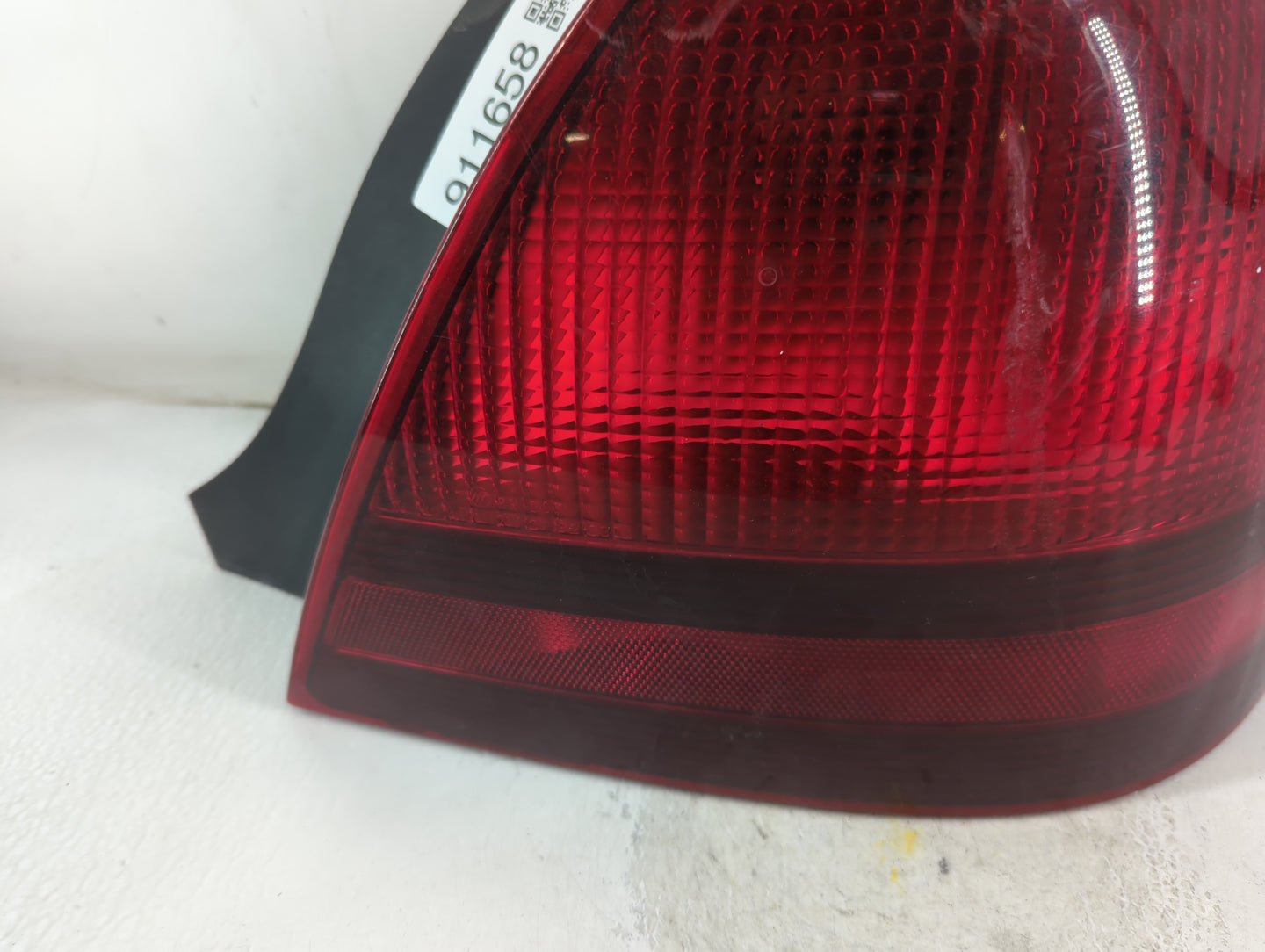 2003-2011 Mercury Grand Marquis Tail Light Assembly Passenger Right OEM P/N:7W7T-13407-AC 9304AA4440 Fits OEM Used Auto Part