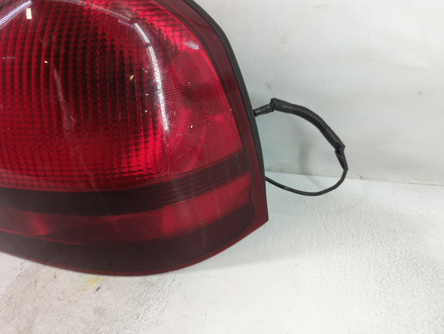 2003-2011 Mercury Grand Marquis Tail Light Assembly Passenger Right OEM P/N:7W7T-13407-AC 9304AA4440 Fits OEM Used Auto Part