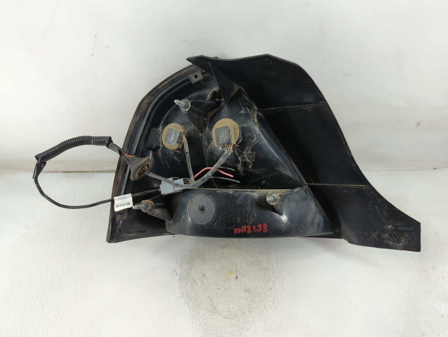 2003-2011 Mercury Grand Marquis Tail Light Assembly Passenger Right OEM P/N:7W7T-13407-AC 9304AA4440 Fits OEM Used Auto Part
