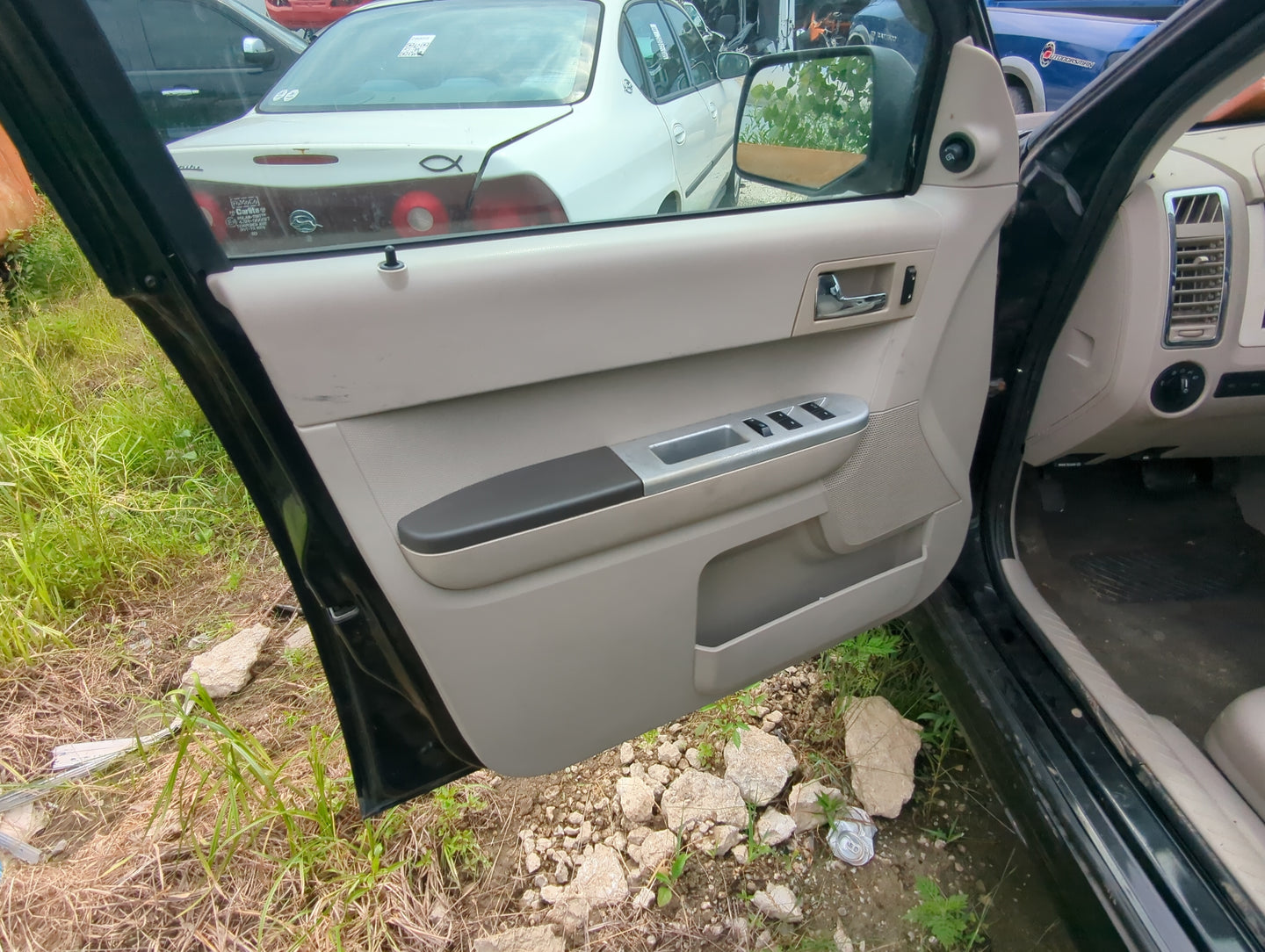 2008 Mercury Mariner Front Left Driver Interior Door Panel Trim 1089573 - Oemusedautoparts1.com