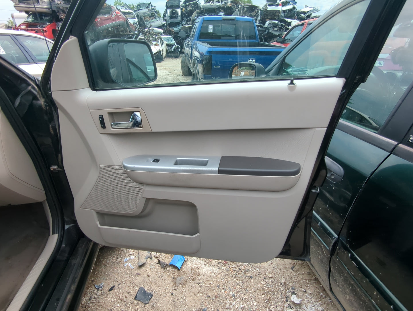 2008 Mercury Mariner Front Right Passenger Interior Door Panel Trim 1089577 - Oemusedautoparts1.com