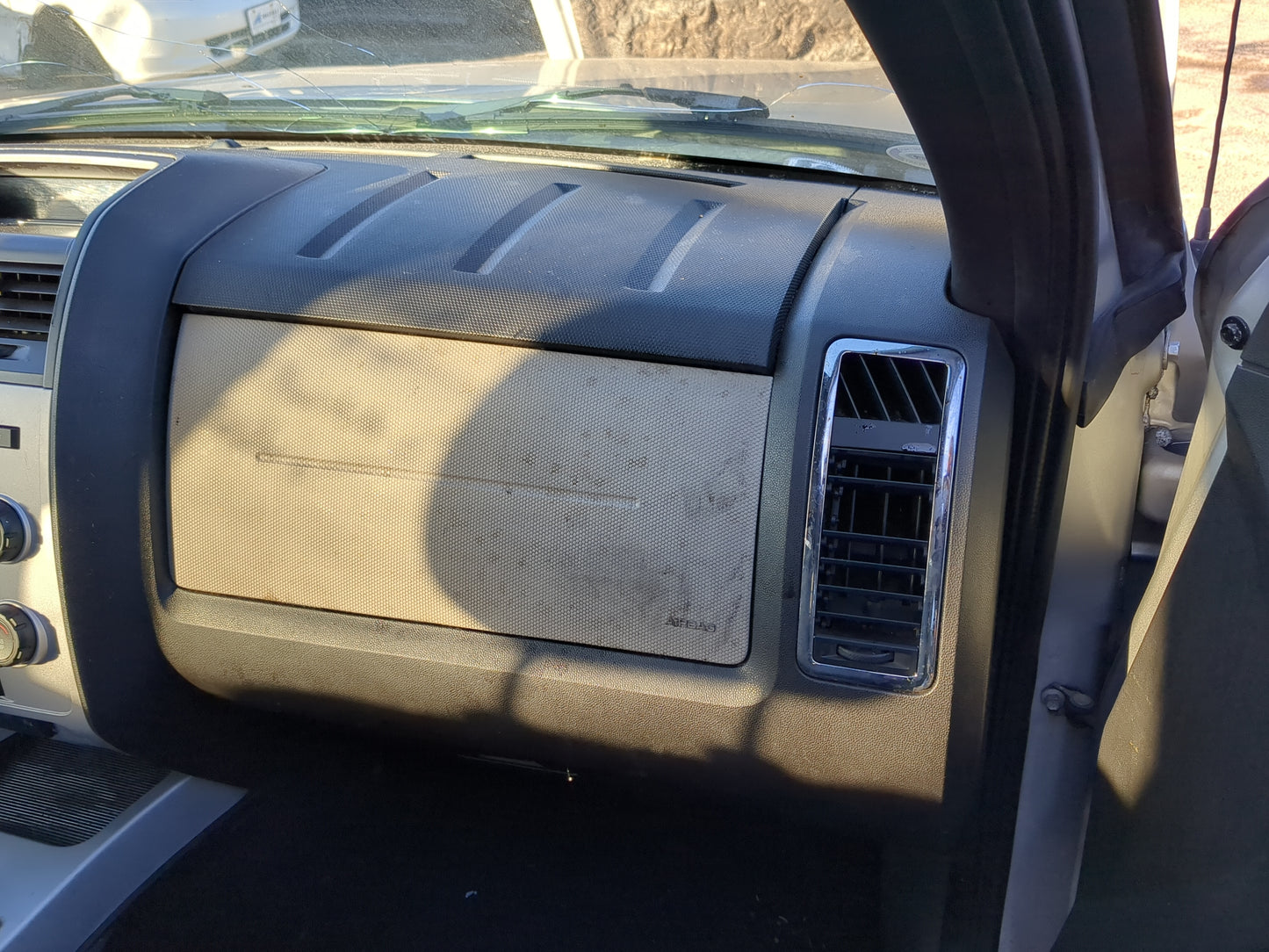 2008-2011 Mercury Mariner Air Bag Passenger Right Dashboard OEM Fits Fits 2008 2009 2010 2011 2012 OEM Used Auto Parts - Oem