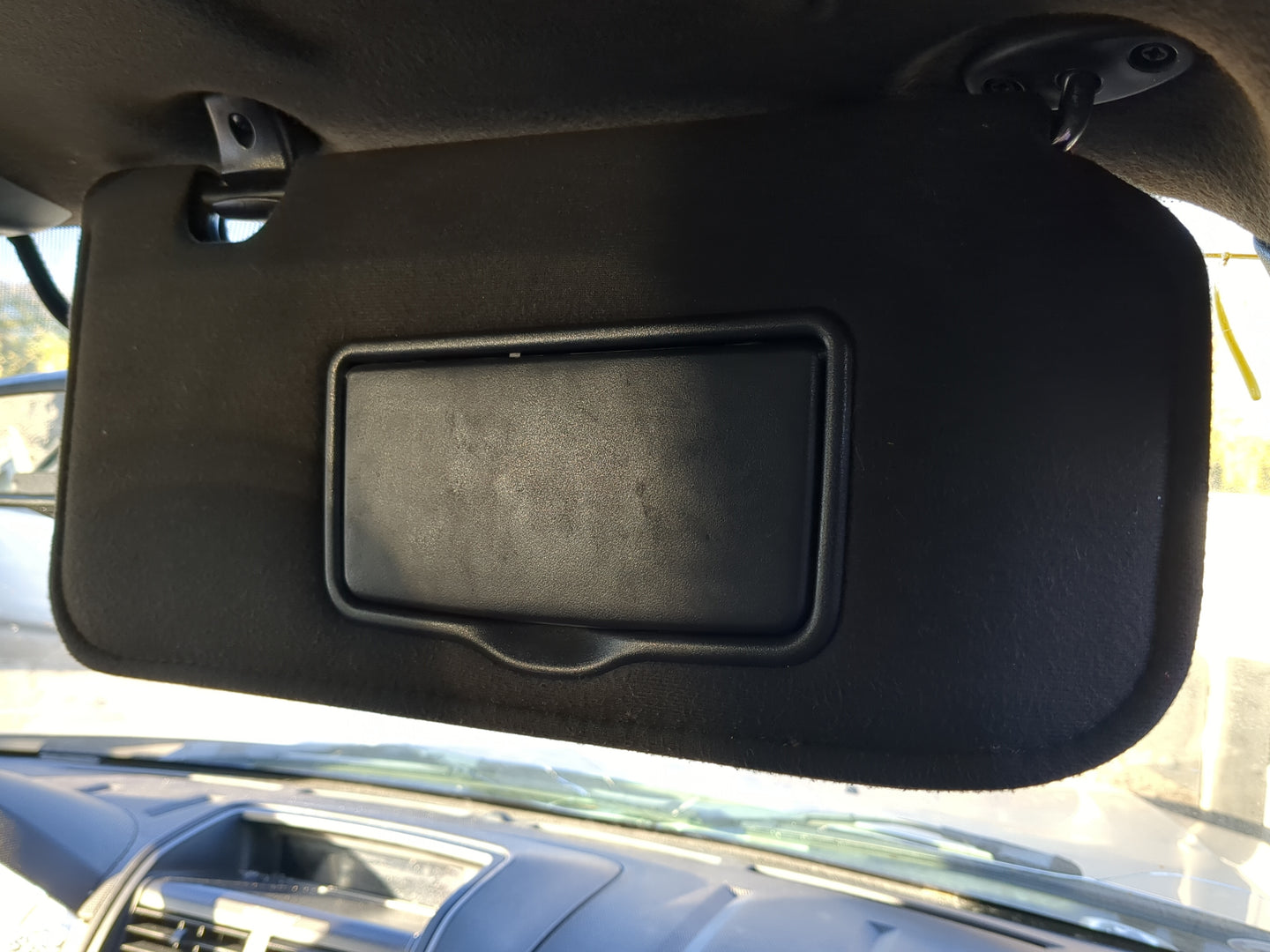 2008-2009 Mercury Mariner Sun Visor Shade Replacement Passenger Right Mirror Fits Fits 2008 2009 OEM Used Auto Parts - Oemus