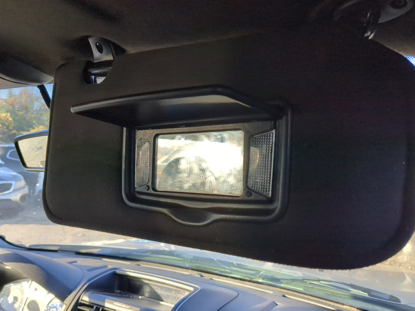 2008-2009 Mercury Mariner Sun Visor Shade Replacement Passenger Right Mirror Fits Fits 2008 2009 OEM Used Auto Parts - Oemus