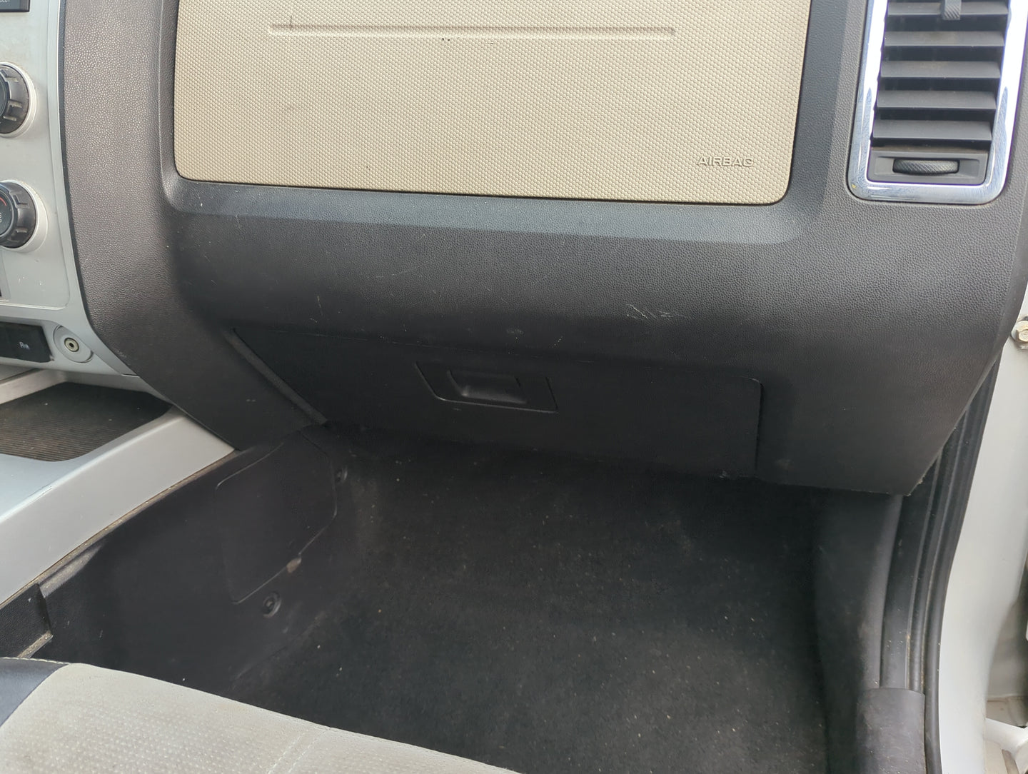 2008 Mercury Mariner Passenger Glove Box Door Storage Compartment - Oemusedautoparts1.com