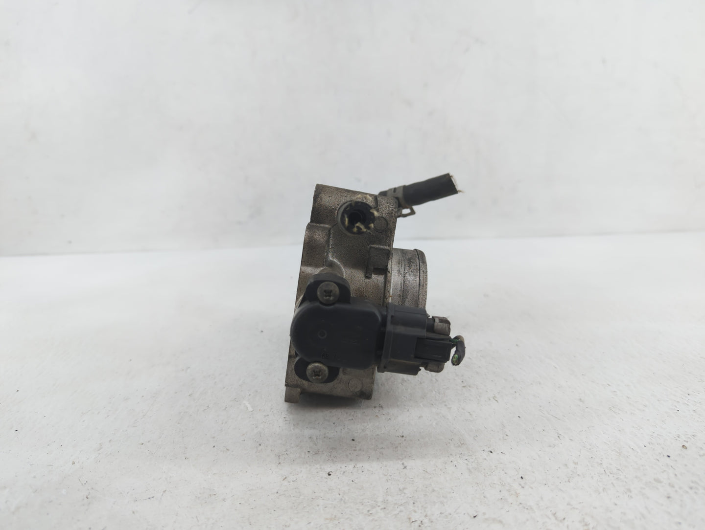 2005-2008 Mercury Mariner Throttle Body P/N:5L8E-AF F5RF-98989 Fits Fits 2005 2006 2007 2008 OEM Used Auto Parts - Oemusedau