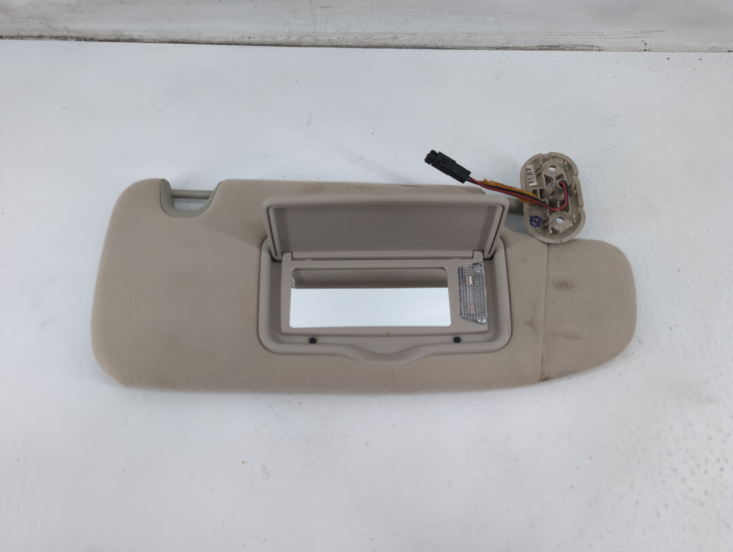 2006-2009 Mercury Milan Sun Visor Shade Replacement Passenger Right Mirror Fits Fits 2006 2007 2008 2009 OEM Used Auto Parts
