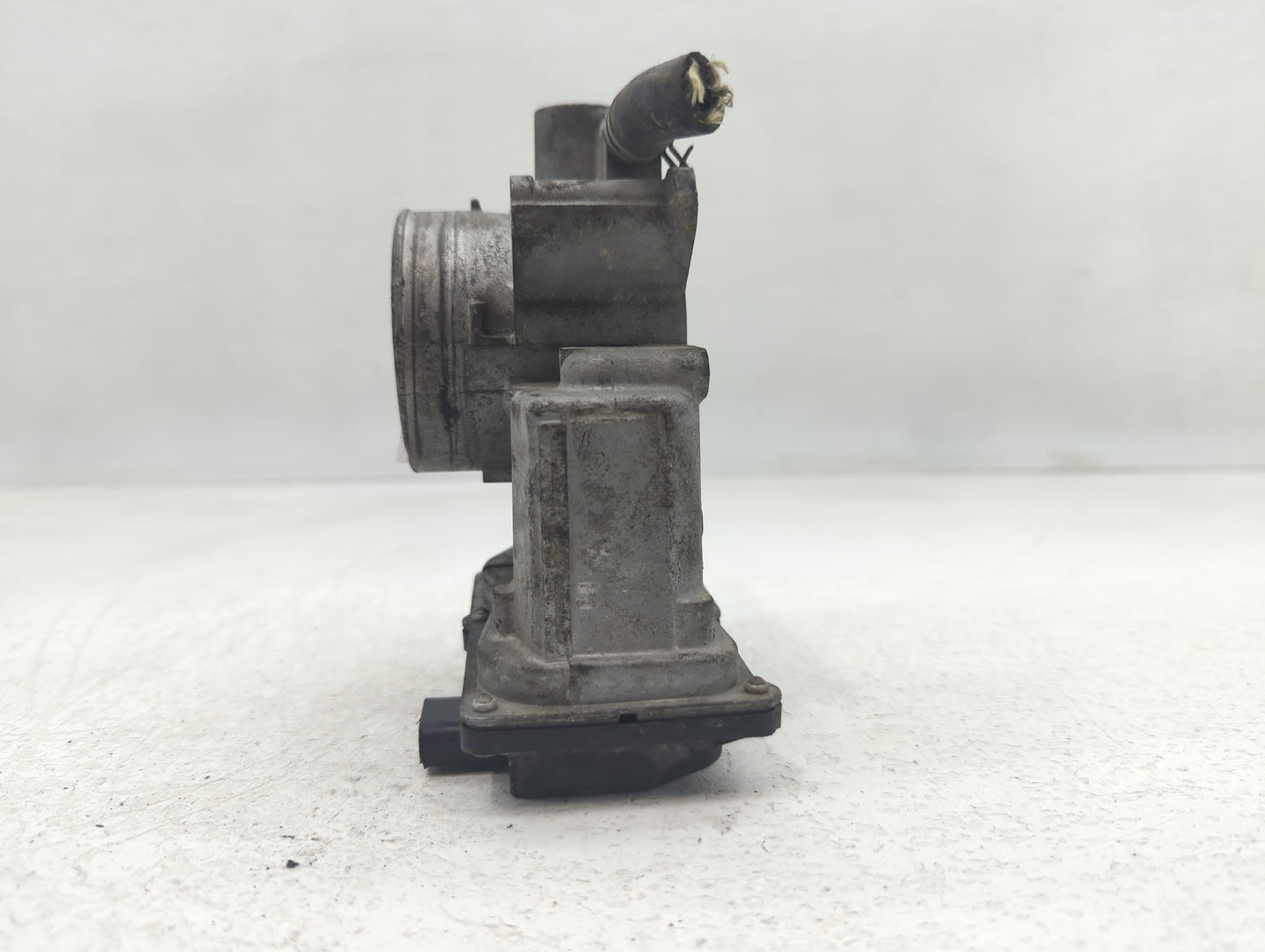 2006-2009 Mercury Milan Throttle Body P/N:093001950 Fits Fits 2006 2007 2008 2009 OEM Used Auto Parts - Oemusedautoparts1.co