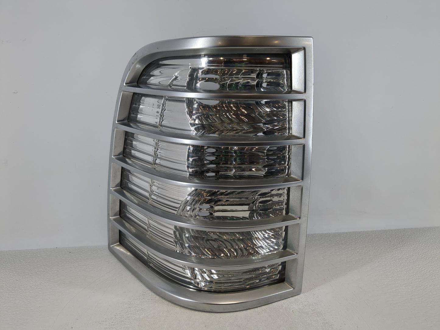 2006-2010 Mercury Mountaineer Tail Light Assembly Driver Left OEM P/N:8L94-13B505-A Fits Fits 2006 2007 2008 2009 2010 OEM U