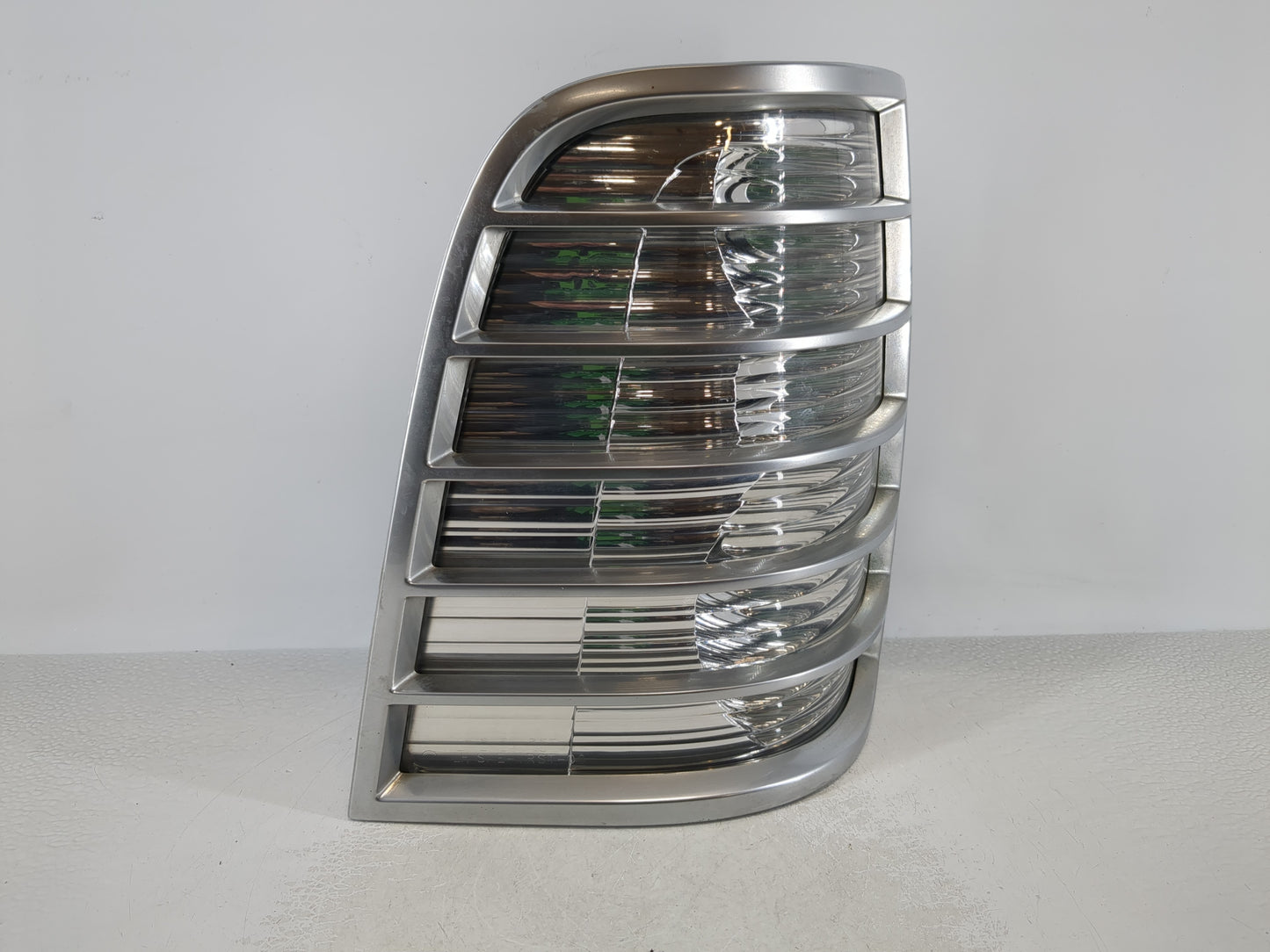 2006-2010 Mercury Mountaineer Tail Light Assembly Driver Left OEM P/N:8L94-13B505-A Fits Fits 2006 2007 2008 2009 2010 OEM U