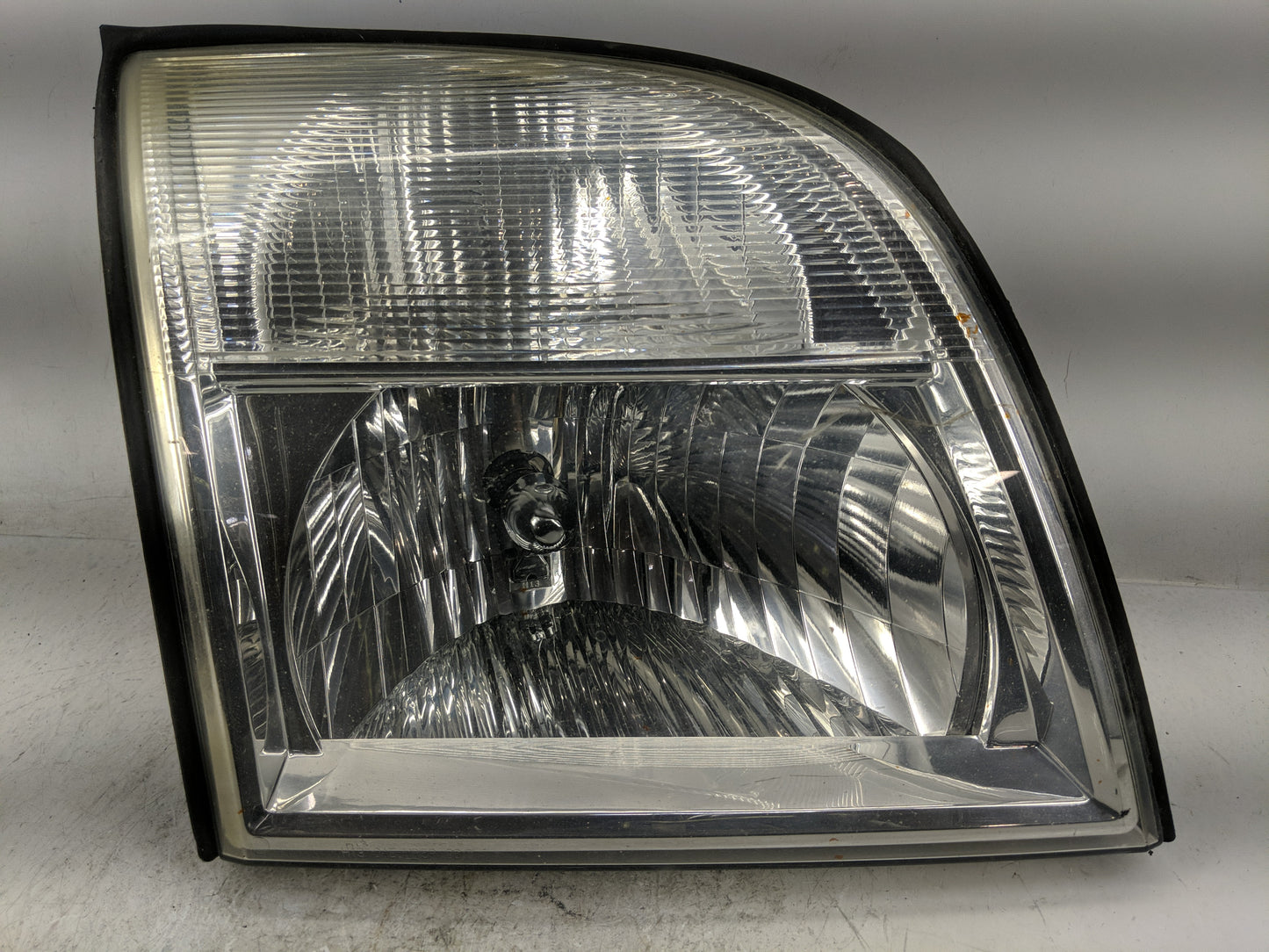 2006 Mercury Mountaineer Passenger Right Oem Head Light Headlight Lamp - Oemusedautoparts1.com