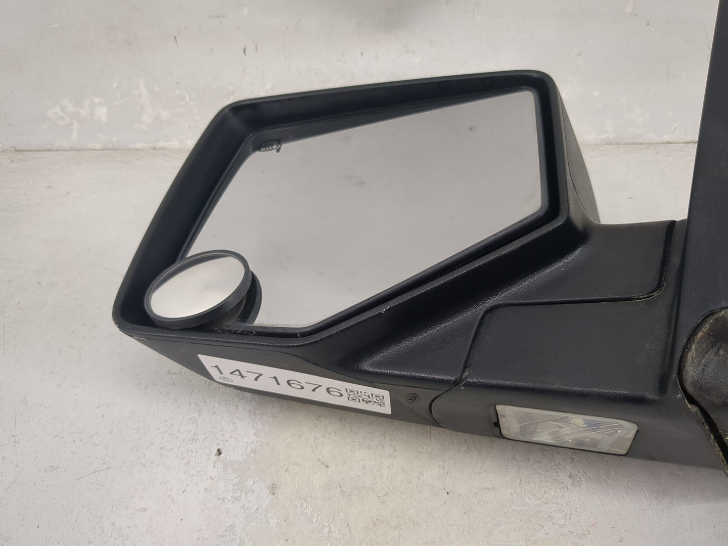 2008-2010 Mercury Mountaineer Driver Side View Mirror - Left Door Mirror OEM Used - Oemusedautoparts1.com