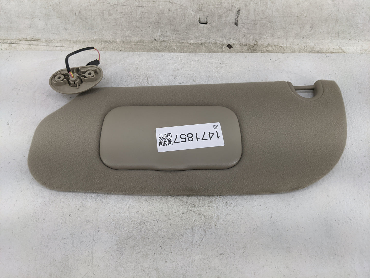 2006-2009 Mercury Mountaineer Sun Visor Shade Replacement Driver Left Mirror Fits Fits 2006 2007 2008 2009 OEM Used Auto Par