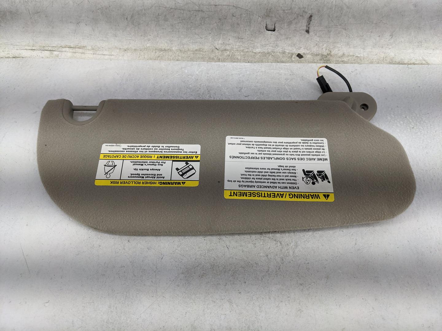 2006-2009 Mercury Mountaineer Sun Visor Shade Replacement Driver Left Mirror Fits Fits 2006 2007 2008 2009 OEM Used Auto Par