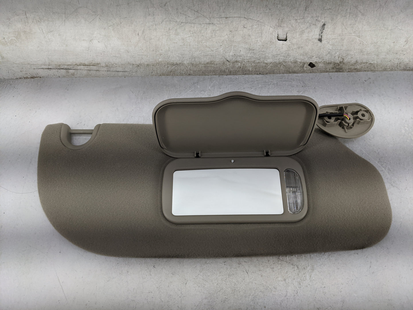2006-2009 Mercury Mountaineer Sun Visor Shade Replacement Passenger Right Mirror Fits Fits 2006 2007 2008 2009 OEM Used Auto